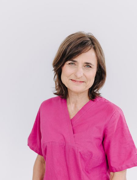 Portrait einer Anästhesieschwester für sichere Narkoseverfahren in der Gemeinschaftspraxis